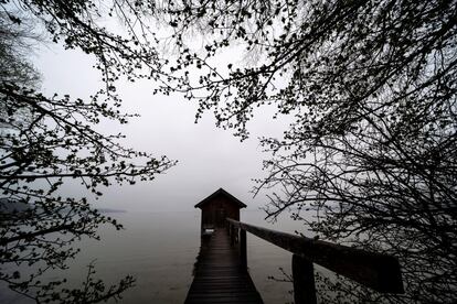 Vista de uno de los embarcaderos del Lago Ammer, en el estado de Baviera, Alemania.