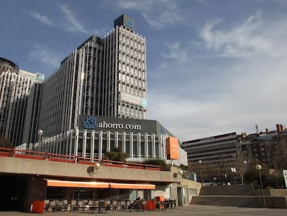 Sede de Ahorro Corporaci&oacute;n en el Paseo de la Castellana de Madrid.