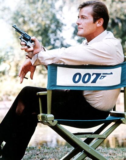En 1973 se convirtió en el nuevo James Bond tomando el relevo a Sean Connery y no hubo quien le quitara el traje del agente 007 hasta 1985. 