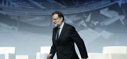 El presidente del Gobierno, Mariano Rajoy, durante la inauguración de la jornada sobre infraestructuras "Conectados al futuro", celebrada en el Palau de Congresos de Cataluña en Barcelona.