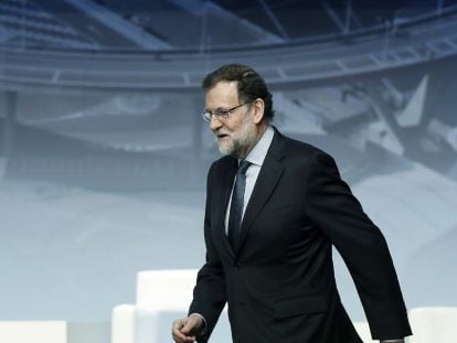 El presidente del Gobierno, Mariano Rajoy, durante la inauguraci&oacute;n de la jornada sobre infraestructuras &quot;Conectados al futuro&quot;, celebrada en el Palau de Congresos de Catalu&ntilde;a en Barcelona.