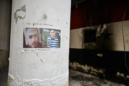 El 15 de abril de 2025, la prisión militar de Saydnaya vio pasar por sus puertas a más de 30.000 detenidos; solo quedaban allí entre tres y cuatro mil cuando cayó El Asad.