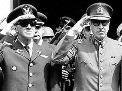 Pinochet se autoproclama jefe de la naci&oacute;n.