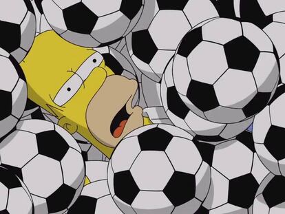Homer Simpson, el padre de familia, aplastado por unos balones.