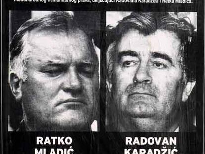 Cartel de recompensa por Radovan Karadzic y Ratko Mladic