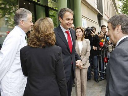 El presidente del Gobierno, José Luis Rodríguez Zapatero, al salir de su visita al rey Juan Carlos