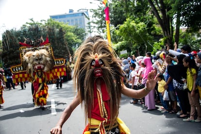 Tres nuevos patrimonios culturales de la Unesco. Reog Ponorogo es una danza teatral de Indonesia que encarna los valores culturales de la comunidad y se caracteriza por la máscara Dadak Merak es uno de los 63 nuevos inscritos como patrimonio cultural inmaterial.