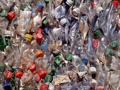 Colgate, Inditex, Pepsico, Unilever... Más de 100 empresas prometen eliminar el plástico en 2025