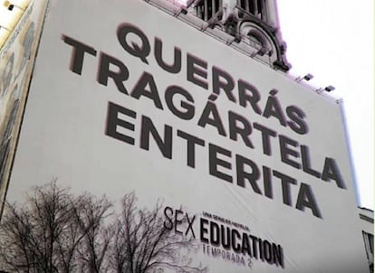 Anuncio de 'Sex Education' en la Gran Vía de Madrid.