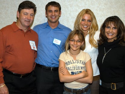 Desde la izquierda Jamie Spears, sus hijos Bryan Spears, Jamie-Lynn Spears y Britney Spears, y la madre de la cantante, Lynne Spears, en una imagen de 2003.