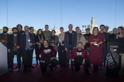 Foto de familia de los premiados.