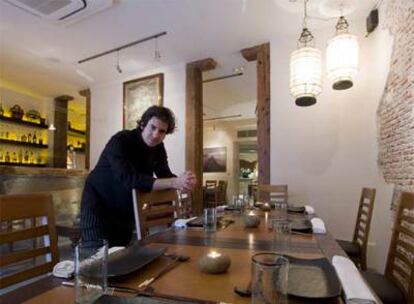 El chef Jaime Renedo, en el comedor de su restaurante madrileño Nextdoor.