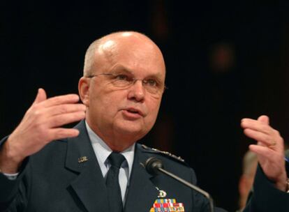 El Director de la CIA, el Teniente Coronel Michael Hayden, testifica ante el Comité de Inteligencia del Senado norteamericano esta mañana