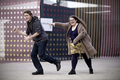 Alex Macmillan y Naomi Alderman, creadores de Zombies, Run!.