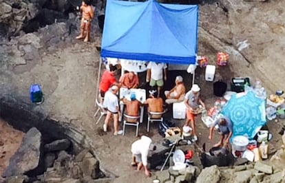 Furtivos cazados por la Guardia Civil en el islote de Alegranza en septiembre de 2015. 