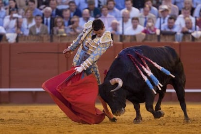 José María Manzanares, en la faena a su sexto toro.
