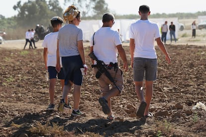 Israeli settlers walk through the camp set up five kilometers from Gaza to demand the reoccupation of the Strip.