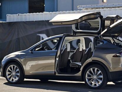 Tesla Model X, el primer coche eléctrico que podrá remolcar una caravana