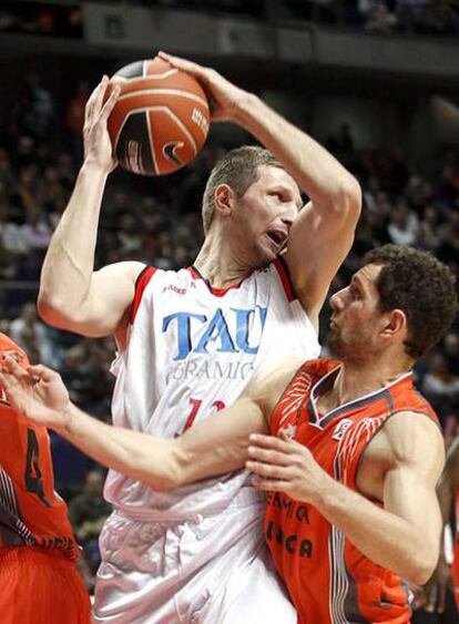 Teletovic, durante un partido del Tau.