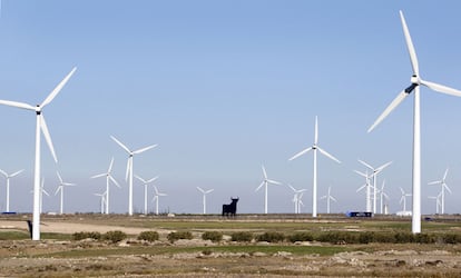 Molinos de viento en La Muela ( Zaragoza).