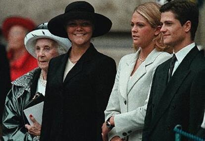 La princesa Magdalena, junto a su hermana Victoria y el príncipe Carl Philip, en una celebración familiar.
