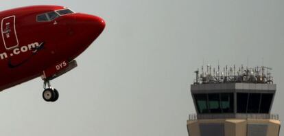 Una aeronave despega del aeropuerto de Málaga esta semana.