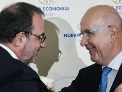 El secretari general d'Unió, Ramón Espadaler, conversa amb el president del partit, Josep Antoni Duran Lleida, aquest dimarts a Madrid.