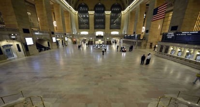 La Estación Central de Nueva York, vacía por la suspensión del transporte.