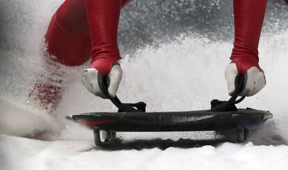 Jisoo Kim, de Corea del Sur, frena en el área de llegada durante un entrenamiento en los Juegos Olímpicos de Invierno 2018 en Pyeongchang (Corea del Sur), el 14 de febrero de 2018.