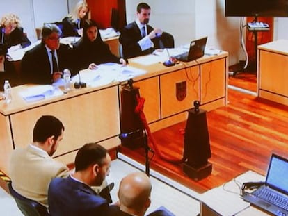 Rosario Porto y Alfonso Basterra durante la declaración de agentes de Criminalística de la Guardia Civil es viernes.