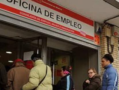 El primer contrato a menores de 30 años no pagará cuotas durante un año