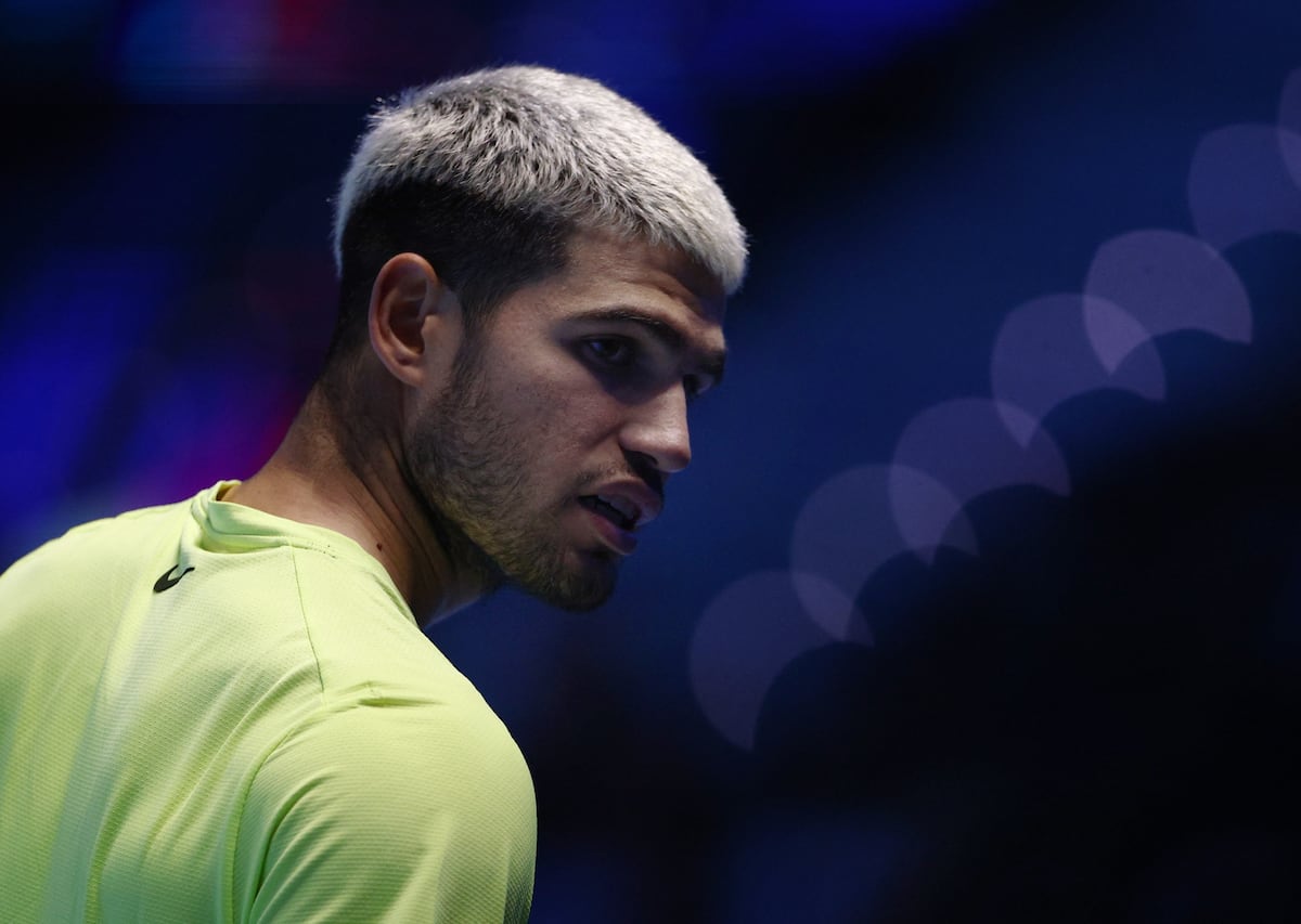 Alcaraz, baja en la Copa Davis a causa de una lesión muscular