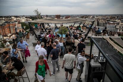 El ambiente de la azotea del Círculo de Bellas Artes. 