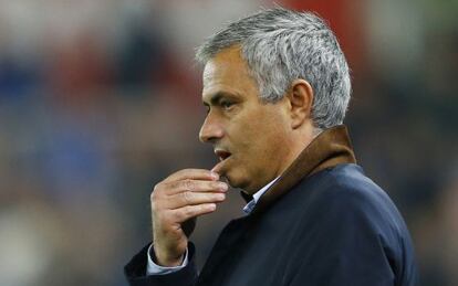 Mourinho, durante el partido Stoke City-Chelsea.