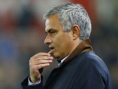 Mourinho, durante el partido Stoke City-Chelsea.