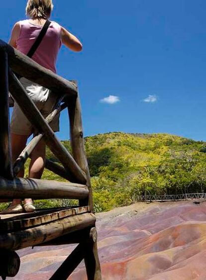 Las Tierras de los Siete Colores, en las cercanías de Chamarel, al sur de la isla de Mauricio.