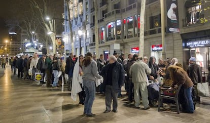 El colectivo repartió 103 'packs' de comida caliente el pasado lunes.