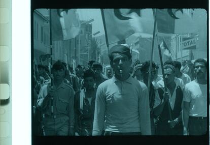 El Frente de Liberación Nacional, durante la liberación de Argelia (1954-1962), filmada por Labudovic y que hace parte de la película.