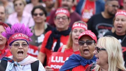 Apoiadores de Lula em marcha neste domingo em Curitiba. 