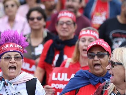 Apoiadores de Lula em marcha neste domingo em Curitiba. 