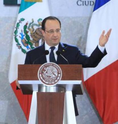 El presidente de Francia, François Hollande ( d) habla hoy viernes, 11 de abril de 2014 en la reunión , Encuentro Económico Franco -Mexicano ,realizado en Ciudad de México.