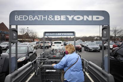 Una clienta en uno de los establecimientos de Bed Bath & Beyond  en Louisville, Kentucky, EE UU. 
Luke Sharrett/Bloomberg