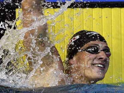 El americano Ryan Lochte celebra su victoria en los 200 espalda.