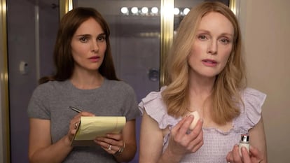 Natalie Portman’s character takes notes on how Julianne Moore’s character puts on makeup in 'May December.'