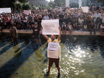 Un manifestante durante la protesta contra el uso de mascarillas en Madrid el pasado 16 de agosto.