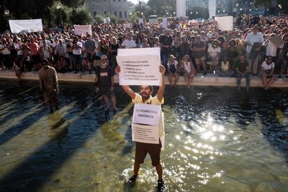 Un manifestante durante la protesta contra el uso de mascarillas en Madrid el pasado 16 de agosto.