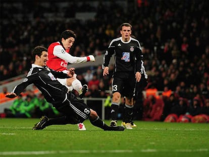Nasri remata en la jugada que supuso el tercer gol del Arsenal.