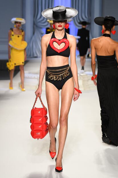 smag-moschino-s23-020