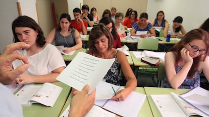 Clases veraniegas de latín en el IES Ortega y Gasset de Madrid. 