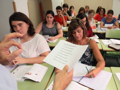 Clases veraniegas de latín en el IES Ortega y Gasset de Madrid. 